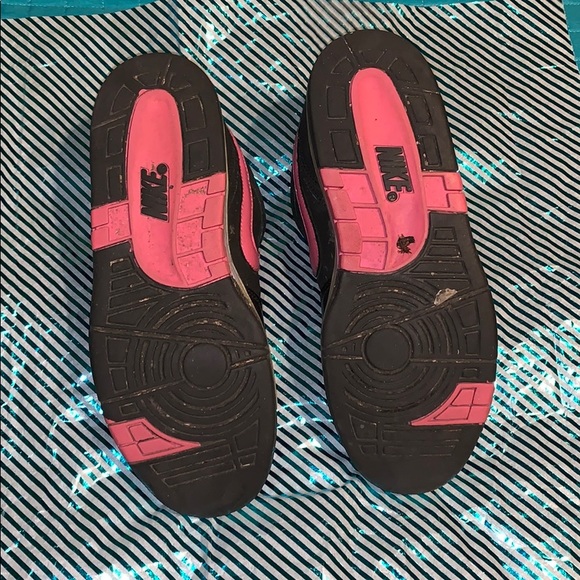 ✨NIKE SHOES✨ - Picture 3 of 5